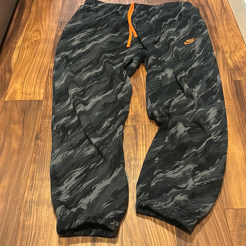 Nike “Tiger Camo” Sweatpants